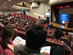 台湾での国際学会にて手術・発表の様子　delivering a lecture at the 5th World Symposium for Lymphedema Surgery