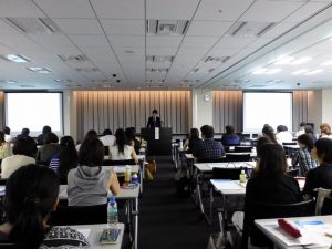 コロプラスト主催のスキンケアセミナー講演の様子　delivering a lecture at the skin care seminar Tokyo(@Yaesu, Jul 22)